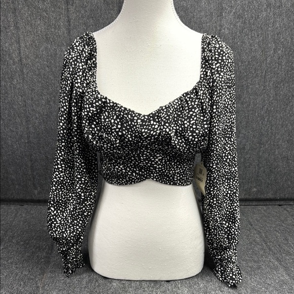 Altar'd State Tops - Altar'd State Black and White Ruched Puff Sleeve Blouse